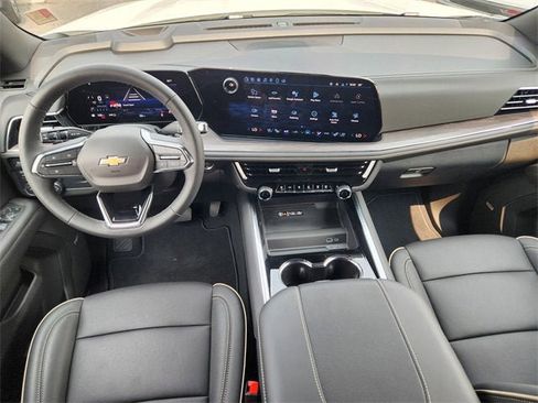 New 2025 Chevrolet Suburban Premier image 24