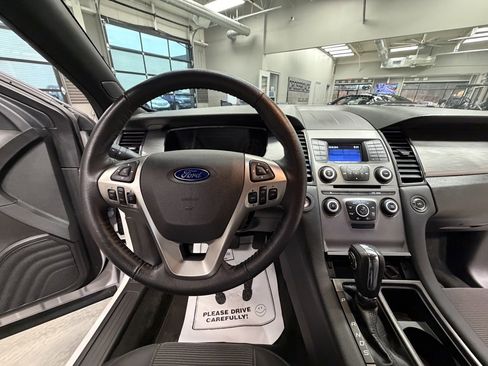 Used 2018 Ford Taurus SEL image 9