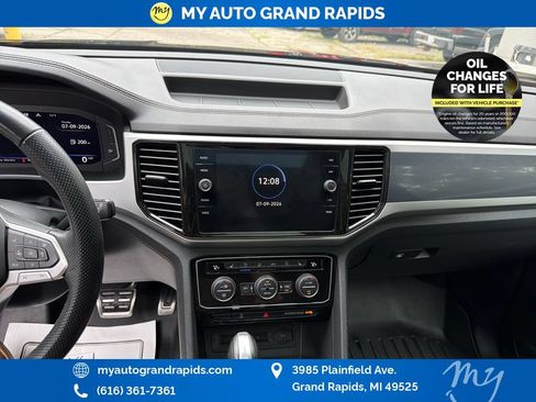 Used 2022 Volkswagen Atlas Cross Sport SEL Premium R-Line AWD/4WD image 19