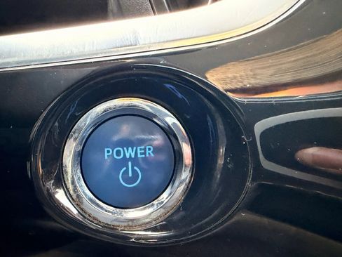 Used 2017 Toyota Prius Prime Premium image 32