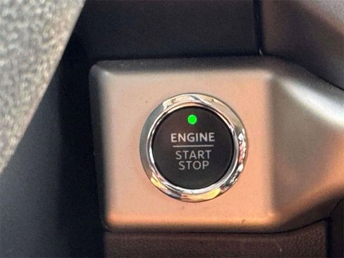 Used 2023 Ford Expedition Max XLT image 22