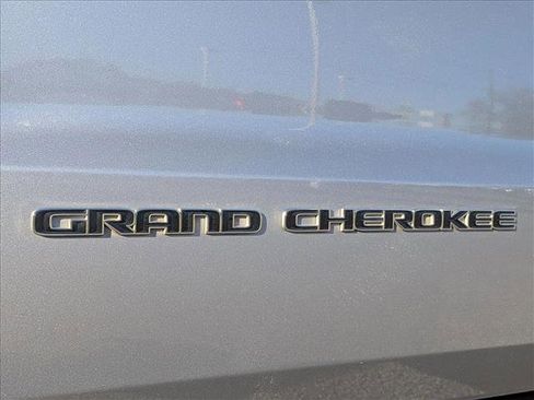 Used 2018 Jeep Grand Cherokee Limited image 23