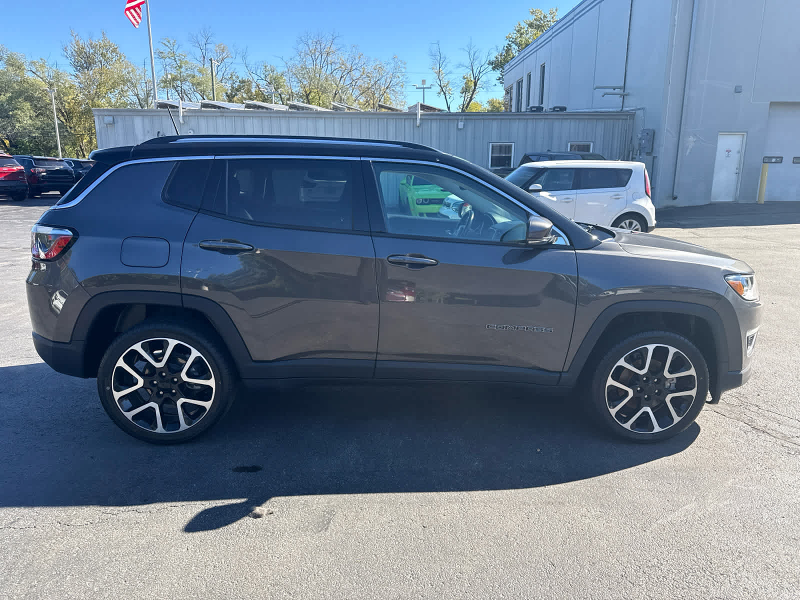 Used 2021 Jeep Compass Limited w/ Sun and Sound Group AWD/4WD image 2