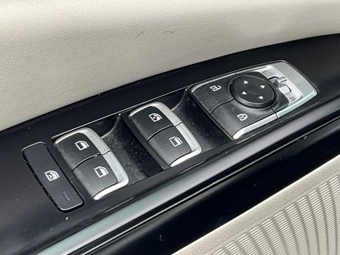 Used 2024 Kia Carnival LX image 26