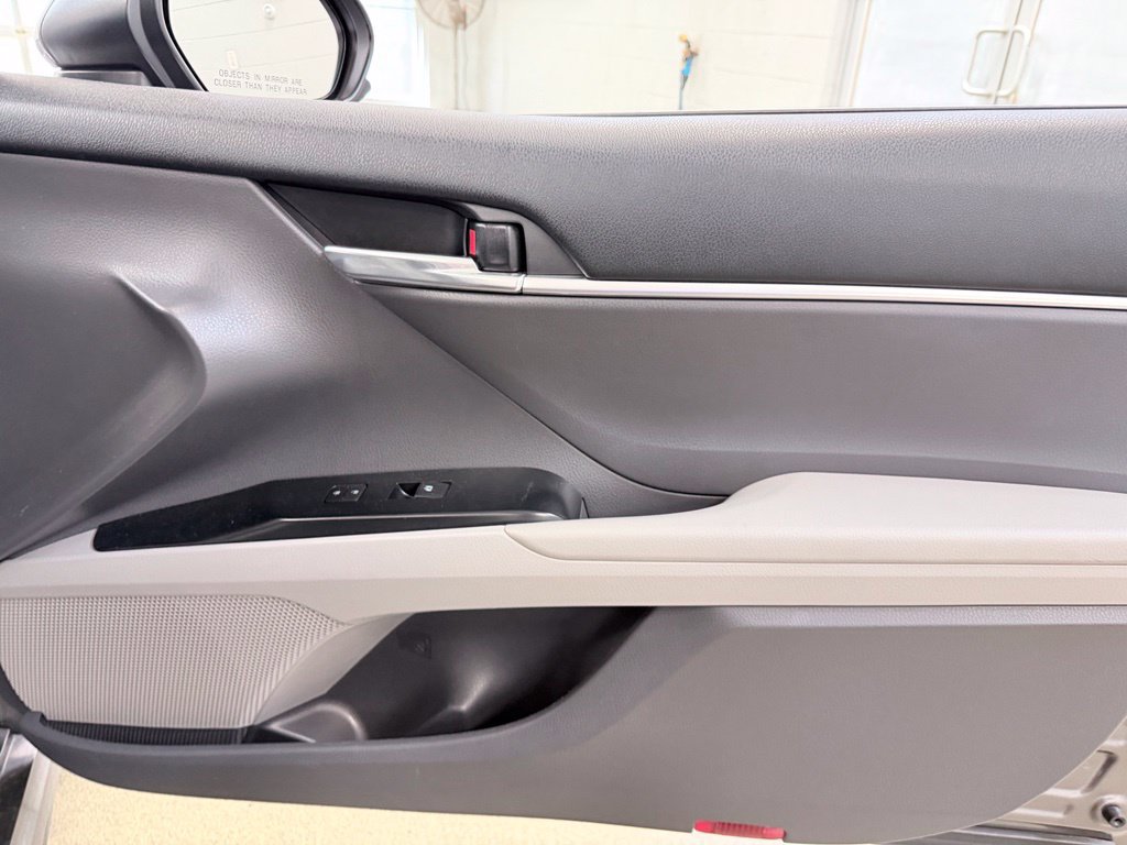 Used 2020 Toyota Camry SE FWD image 33