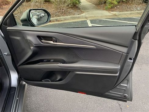 Used 2025 Toyota Camry SE image 13