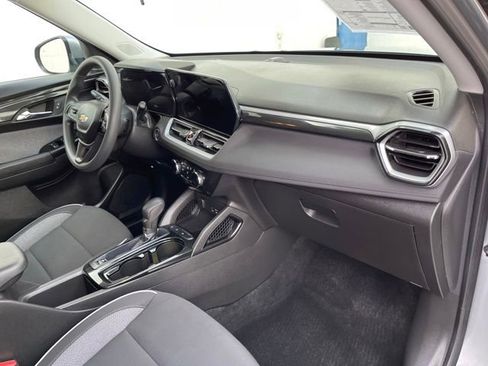 Used 2025 Chevrolet TrailBlazer LT w/ Driver Confidence Package image 28
