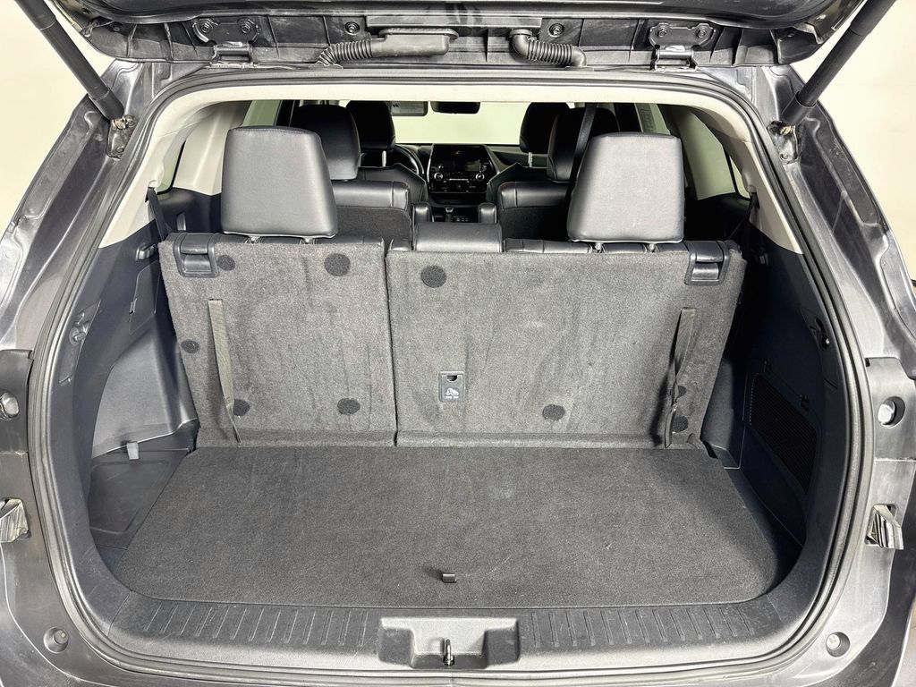 Used 2025 Toyota Highlander XLE AWD/4WD image 24