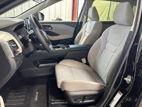 Used 2023 Nissan Rogue SV AWD/4WD image 13