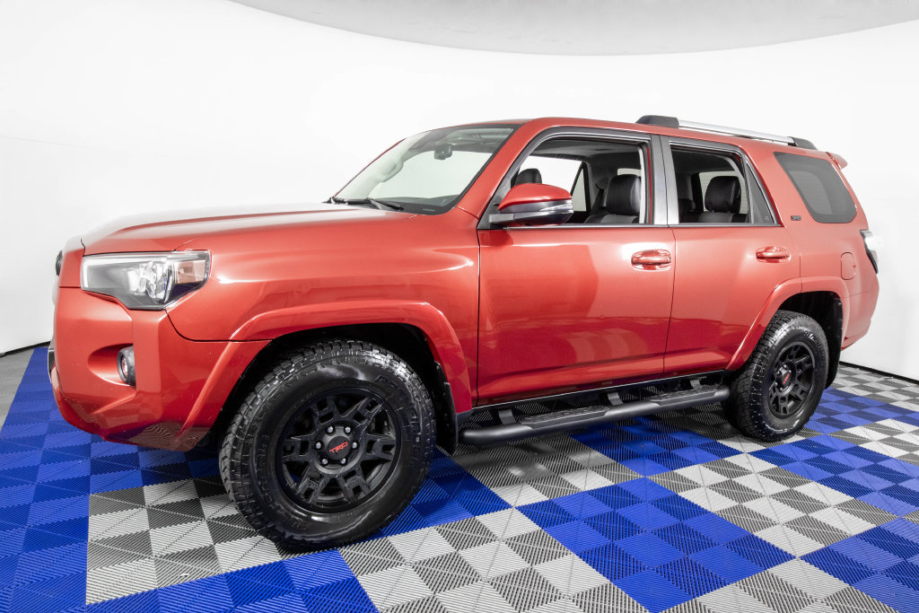 Used 2022 Toyota 4Runner SR5 Premium w/ Moonroof Package RWD image 2