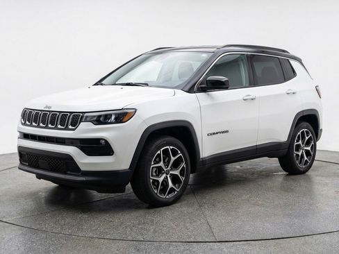 Used 2025 Jeep Compass Limited image 3