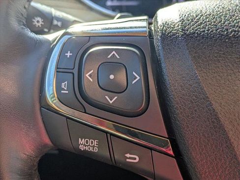 Used 2017 Toyota Avalon Limited image 6