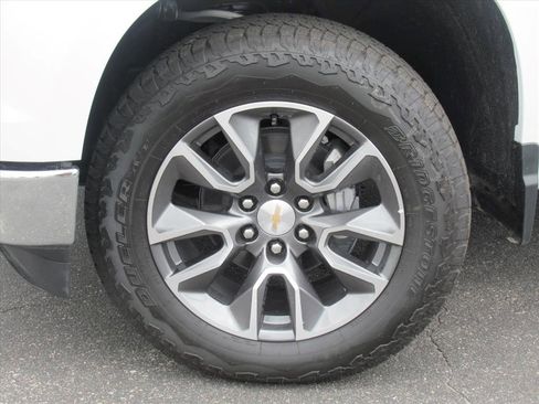 Certified 2025 Chevrolet Silverado 1500 LT image 9