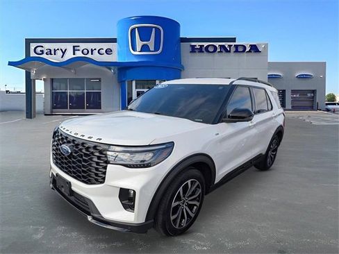 Used 2025 Ford Explorer ST-Line image 4