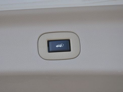 Used 2012 Nissan Quest LE w/ Value Cargo Pkg image 38