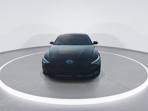 Used 2023 Hyundai Elantra SEL w/ Preferred Accessory Package image 3