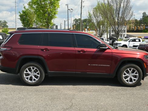 Used 2022 Jeep Grand Cherokee L Limited image 16