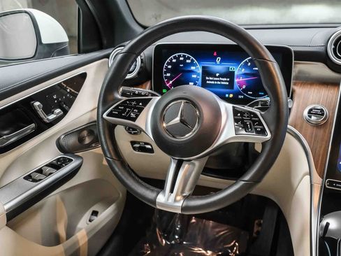 Used 2023 Mercedes-Benz GLC 300 4MATIC image 18