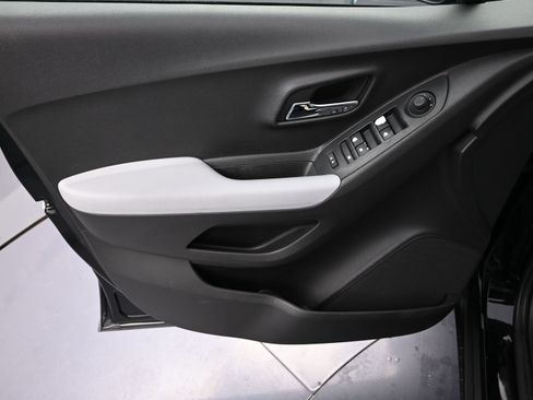 Certified 2020 Chevrolet Trax LS image 21