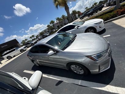 Used 2020 Hyundai Elantra SE w/ Cargo Package (C1)
