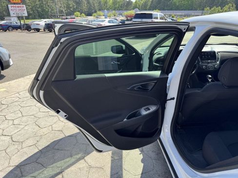 Used 2024 Chevrolet Malibu RS w/ LPO, Floor Liner Package FWD image 7