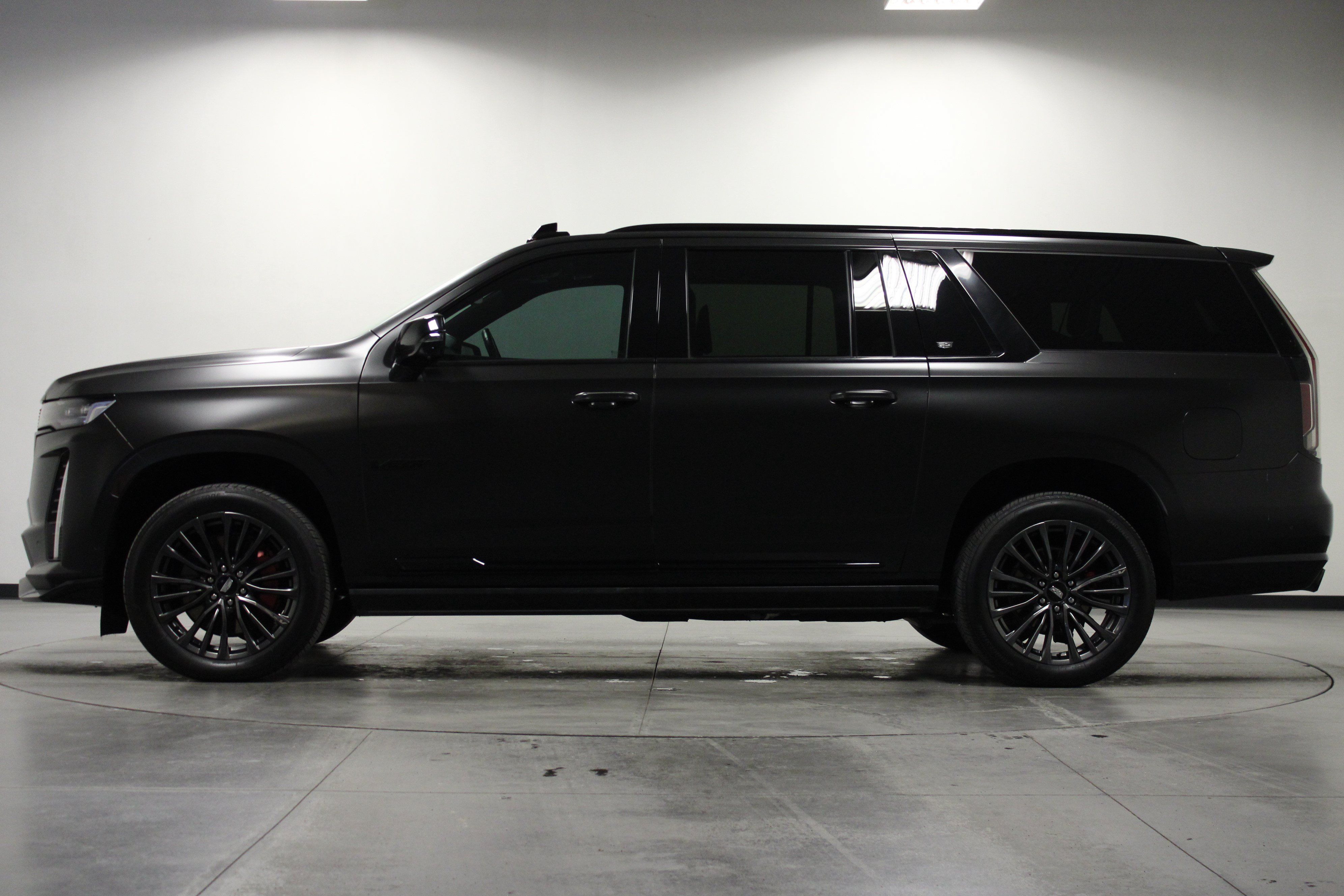 Used 2024 Cadillac Escalade ESV V AWD/4WD image 7