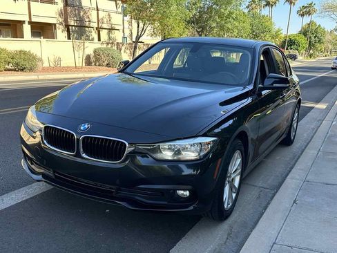Used 2017 BMW 320i Sedan RWD image 4
