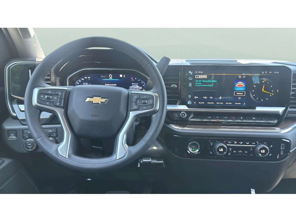 Used 2023 Chevrolet Silverado 1500 LT AWD/4WD image 12