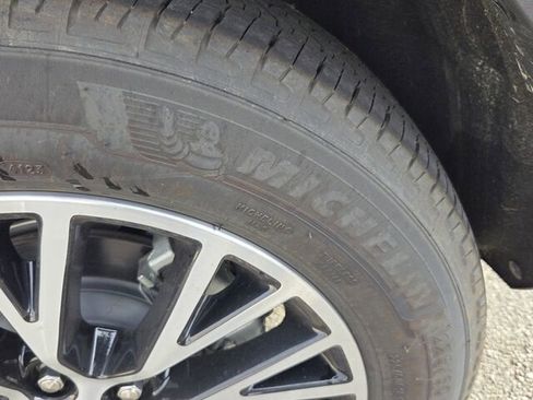 Used 2023 Ford Escape SE image 6