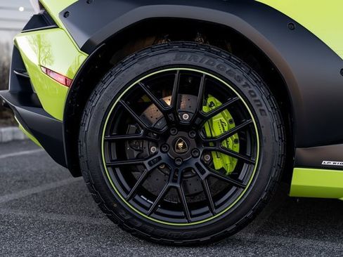 Used 2024 Lamborghini Huracan Sterrato image 20