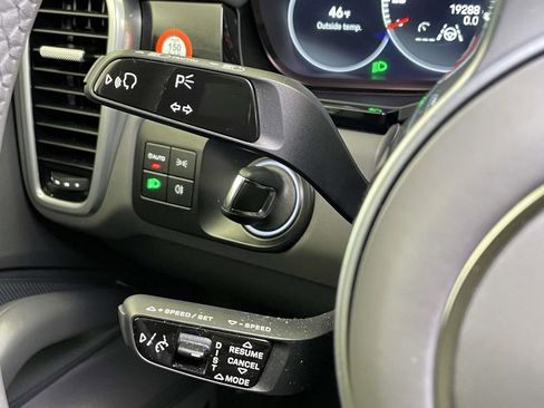 Used 2022 Porsche Cayenne image 39