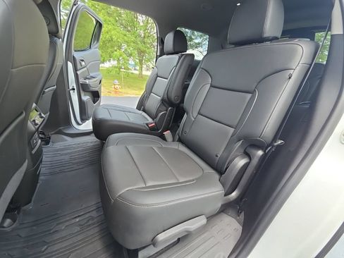 Used 2023 GMC Acadia SLT w/ Preferred Package AWD/4WD image 22