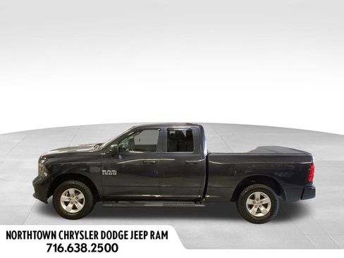 Used 2017 RAM 1500 Express AWD/4WD image 2