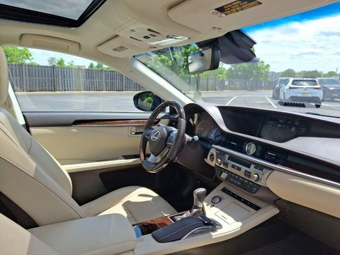Used 2016 Lexus ES 350 w/ Luxury Package w/Wood Trim FWD image 3