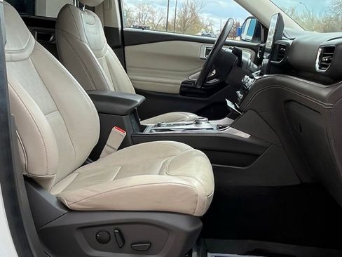 Used 2023 Ford Explorer Platinum w/ Technology Package AWD/4WD image 26