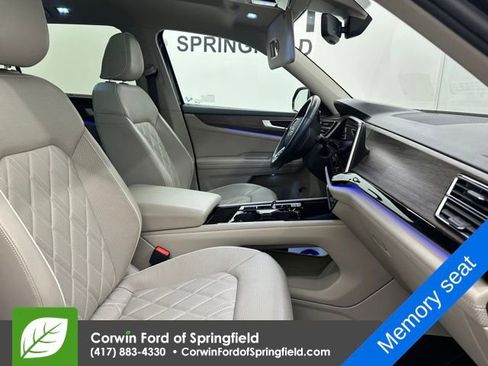 Used 2024 Volkswagen Atlas SEL Premium R-Line image 8