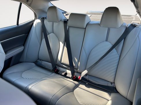 Used 2018 Toyota Camry LE image 13