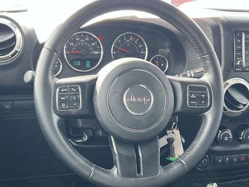 Used 2016 Jeep Wrangler Unlimited Rubicon w/ Connectivity Group image 8