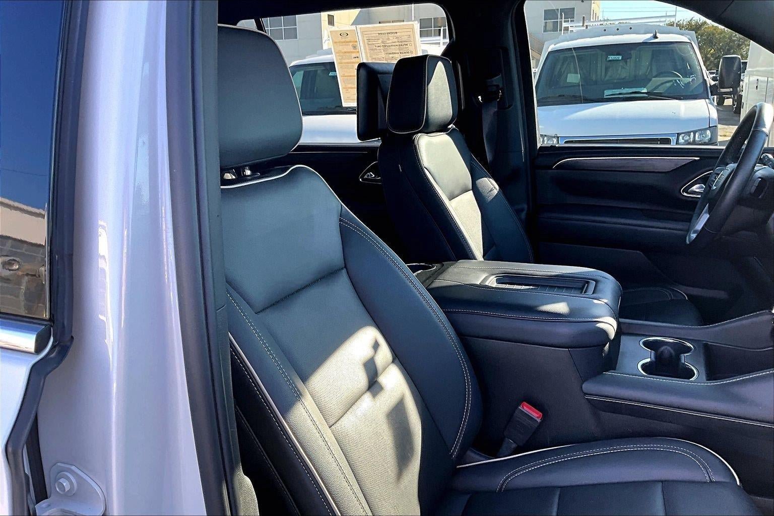 Used 2024 GMC Yukon XL SLT w/ SLT Luxury Package AWD/4WD image 7