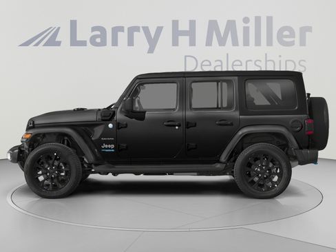 Used 2023 Jeep Wrangler Unlimited Rubicon 4xe w/ Steel Bumper Group AWD/4WD image 3