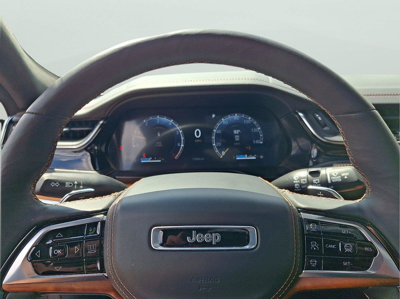 Used 2025 Jeep Grand Cherokee Summit AWD/4WD image 19
