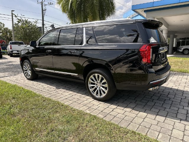 Used 2023 GMC Yukon XL Denali AWD/4WD image 32