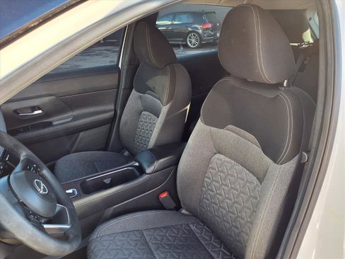 Used 2025 Nissan Kicks SV w/ Illumination Package image 13