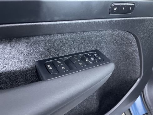 Used 2024 Volvo XC40 B5 Ultimate w/ Climate Package image 14