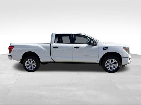 Used 2024 Nissan Titan SV w/ SV Convenience Package image 9