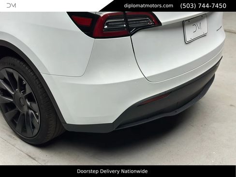 Used 2023 Tesla Model Y Long Range image 16