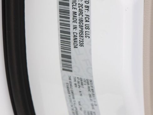 Used 2023 Chrysler Pacifica Touring-L FWD image 33
