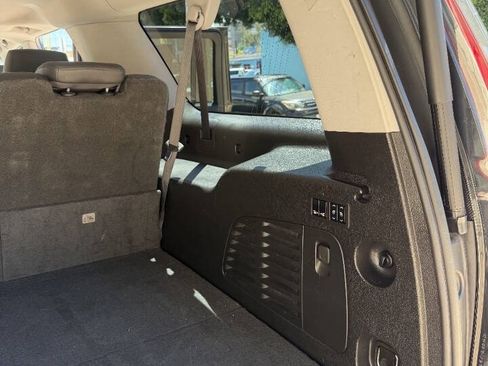 Used 2018 Cadillac Escalade ESV Luxury RWD image 34