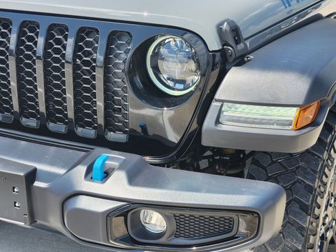 Used 2023 Jeep Wrangler Unlimited w/ Cold Weather Group AWD/4WD image 9