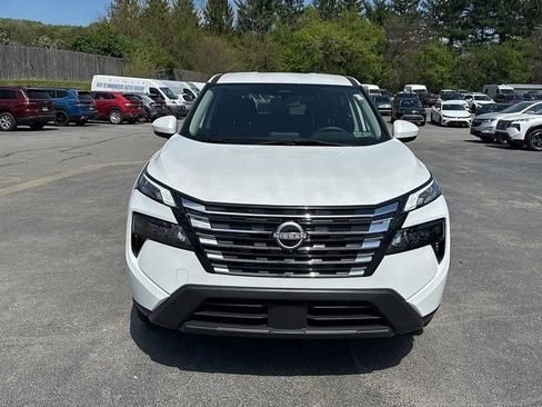 Used 2025 Nissan Rogue SV AWD/4WD image 2